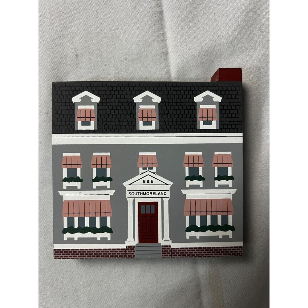 The Cat's Meow Southmoreland Bed & Breakfast Series Shelf Sitter Wood House 1995